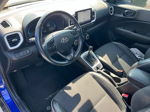 Used 2023 Hyundai Venue Limited w/ Cargo Package FWD image 15