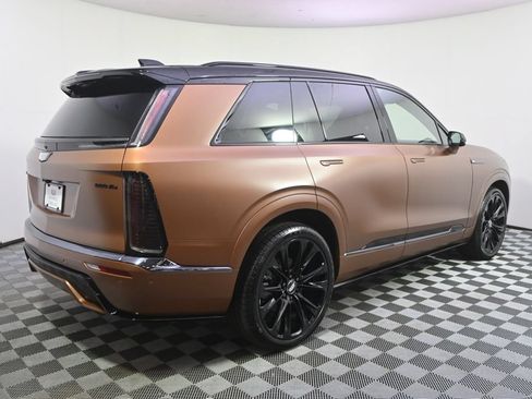 New 2027 Cadillac Vistiq Sport w/ LPO, Floor Liner Package AWD/4WD image 7