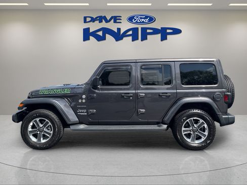 Used 2018 Jeep Wrangler Unlimited Sahara AWD/4WD image 4