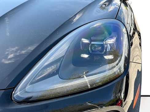 Used 2022 Porsche Cayenne image 32