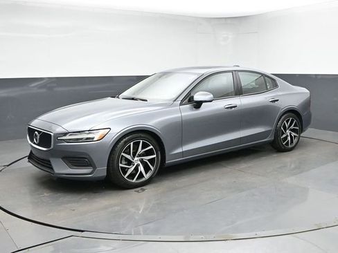 Used 2020 Volvo S60 T5 Momentum w/ Protection Package Premier FWD image 4