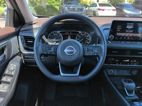 Used 2023 Nissan Rogue SV FWD image 15