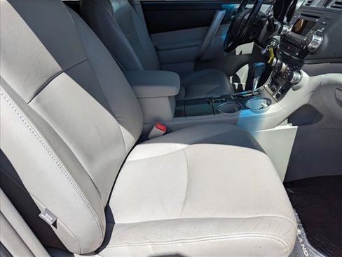 Used 2012 Toyota Highlander SE w/ Tow Pkg AWD/4WD image 22