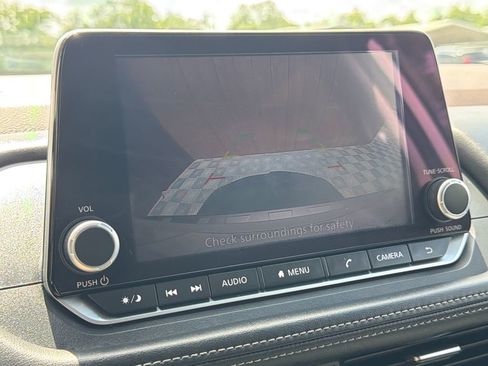 Used 2023 Nissan Rogue SV FWD image 8