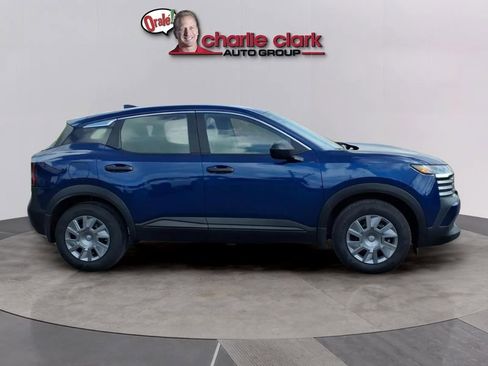 Used 2025 Nissan Kicks S image 6