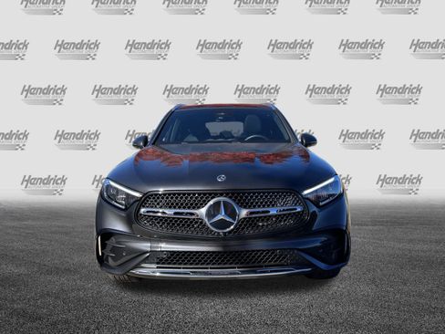 Used 2025 Mercedes-Benz GLC 350e 4MATIC image 3