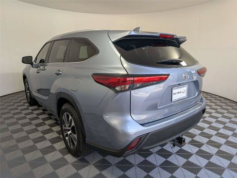 Used 2023 Toyota Highlander XLE FWD image 8