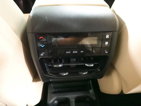 Used 2023 Jeep Grand Cherokee L Limited w/ Luxury Tech Group II AWD/4WD image 12