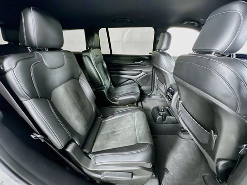 Used 2023 Jeep Grand Cherokee L Laredo RWD image 27