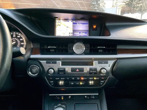 Used 2016 Lexus ES 350 w/ Navigation System Package image 14