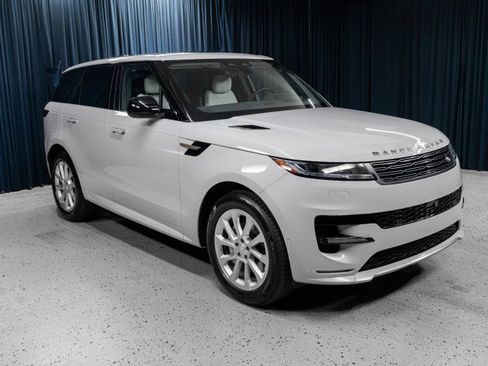 Used 2025 Land Rover Range Rover Sport Dynamic SE image 3