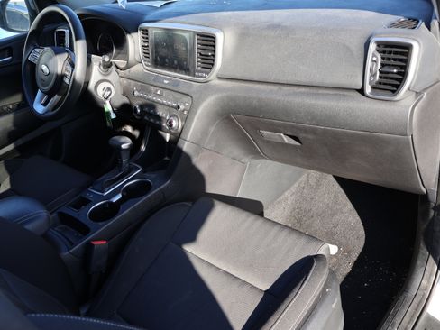 Used 2020 Kia Sportage LX image 10