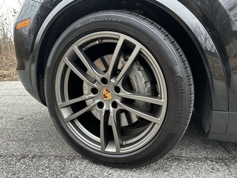 Used 2023 Porsche Cayenne S Platinum image 11