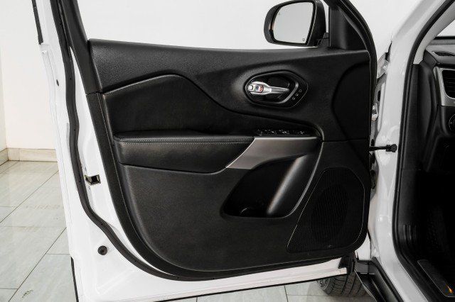 Used 2019 Jeep Cherokee Limited AWD/4WD image 40