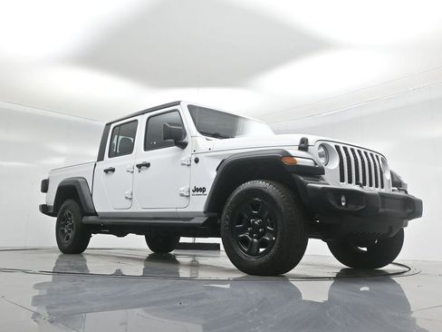 Used 2020 Jeep Gladiator Sport image 44