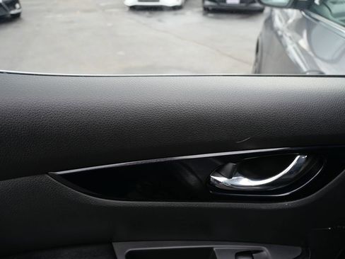 Used 2020 Nissan Rogue Sport SV image 23