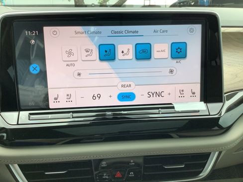 New 2025 Volkswagen Atlas SE FWD image 18