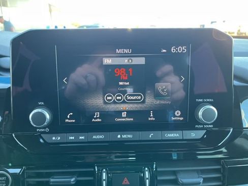 Used 2024 Nissan Pathfinder SV image 17