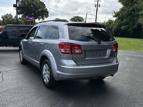 Used 2020 Dodge Journey SE FWD image 4