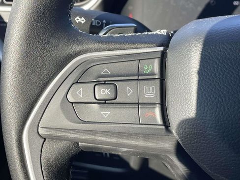 New 2025 Jeep Grand Cherokee Altitude image 31