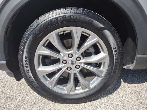 Used 2021 Ford Explorer XLT w/ Equipment Group 202A AWD/4WD image 36