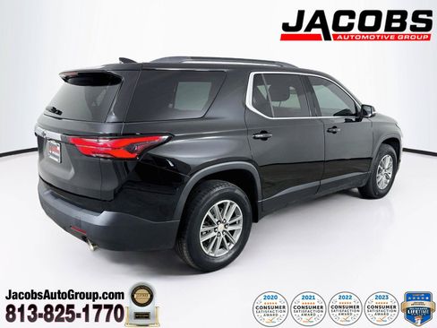 Used 2023 Chevrolet Traverse LT FWD image 1