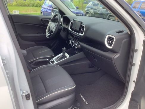 Certified 2025 Hyundai Venue Limited FWD image 14