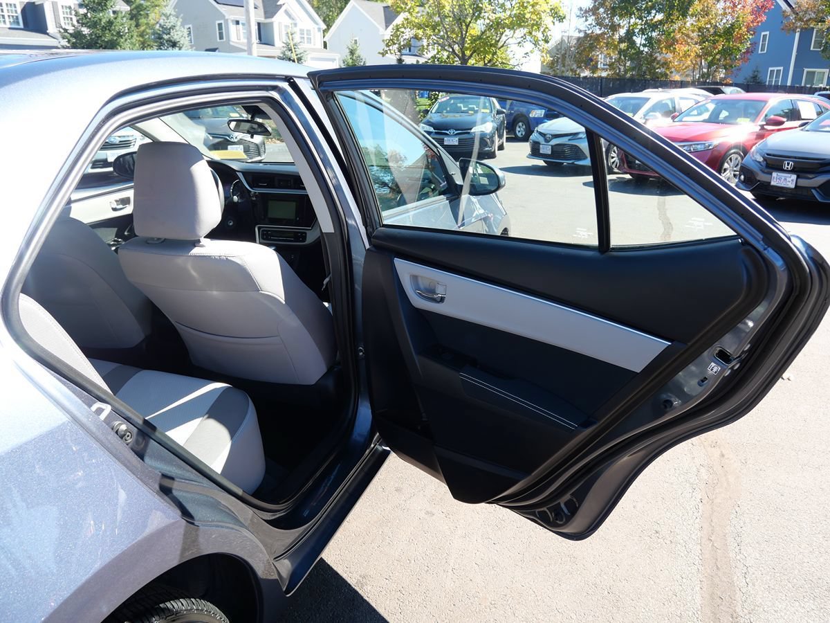 Used 2018 Toyota Corolla LE FWD image 30
