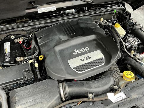 Used 2015 Jeep Wrangler Unlimited Rubicon AWD/4WD image 30