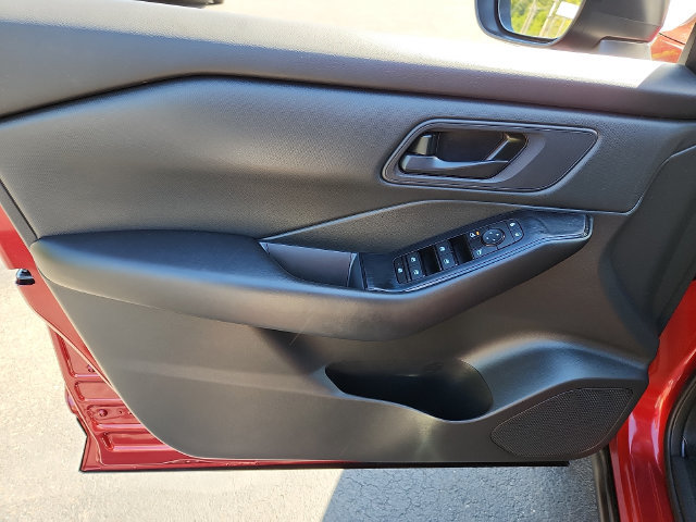 Used 2024 Nissan Rogue S AWD/4WD image 13