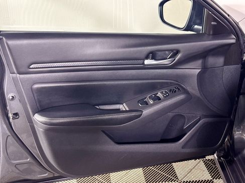 Used 2024 Nissan Altima 2.5 SV FWD image 10