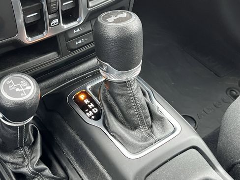 Used 2024 Jeep Wrangler Unlimited w/ Convenience Group image 25