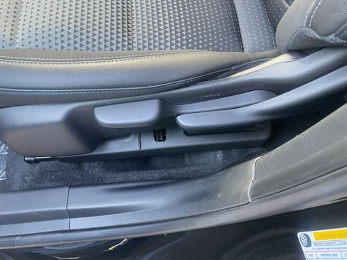 Used 2025 Chevrolet Trax LT image 23