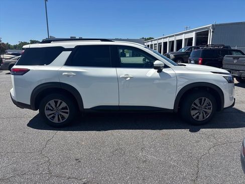 Used 2025 Nissan Pathfinder SV AWD/4WD image 8