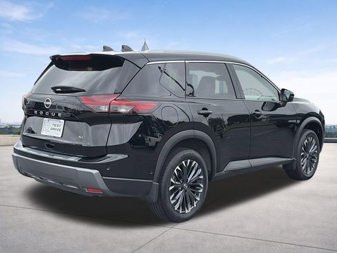Certified 2025 Nissan Rogue SL w/ Tech Package FWD image 5