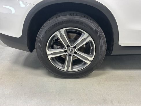 Used 2019 Mercedes-Benz GLC 300 4MATIC image 3
