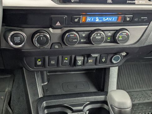 Used 2020 Toyota Tacoma TRD Off-Road image 23