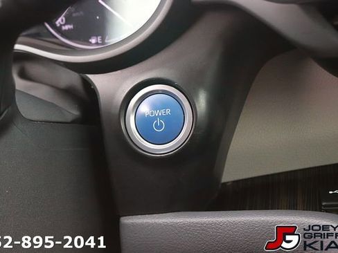 Used 2022 Toyota Sienna Limited FWD image 25