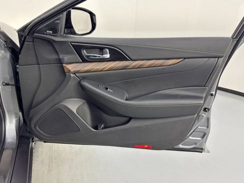Used 2018 Nissan Maxima Platinum image 45
