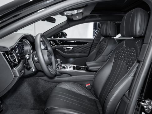Used 2024 Bentley Flying Spur W12 image 19