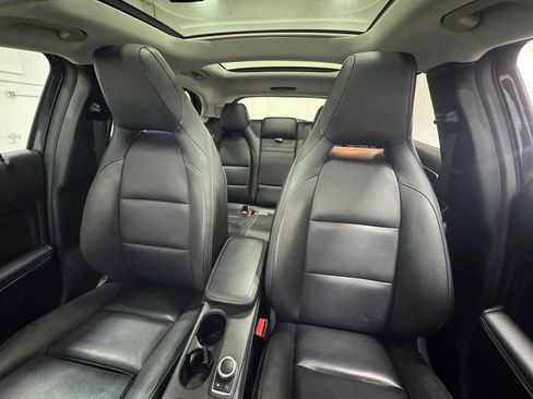 Used 2019 Mercedes-Benz GLA 250 4MATIC image 30