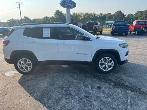 Used 2024 Jeep Compass Latitude AWD/4WD image 4