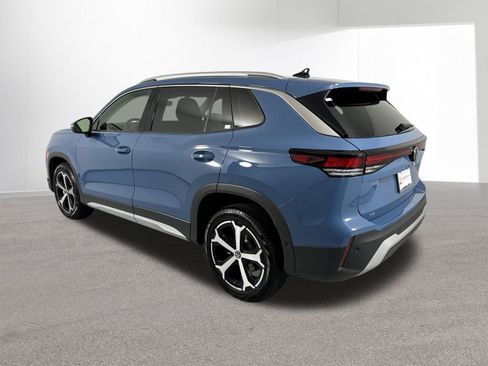 Used 2025 Volkswagen Tiguan SE image 31