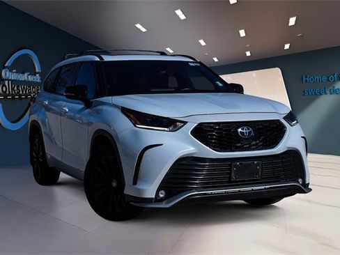 Used 2023 Toyota Highlander XSE image 3