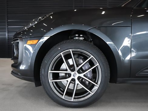Certified 2024 Porsche Macan AWD/4WD image 12