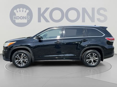 Used 2016 Toyota Highlander XLE AWD/4WD image 2