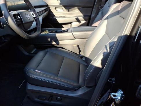 Used 2025 Nissan Murano SV image 11