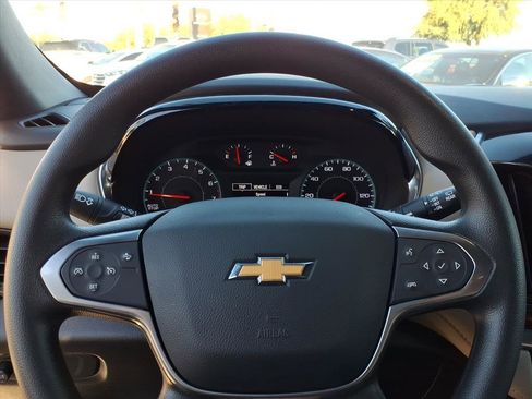 Used 2023 Chevrolet Traverse LS image 17