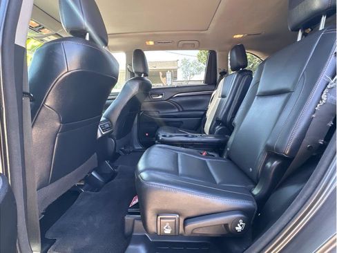 Used 2015 Toyota Highlander Limited Platinum AWD/4WD image 13