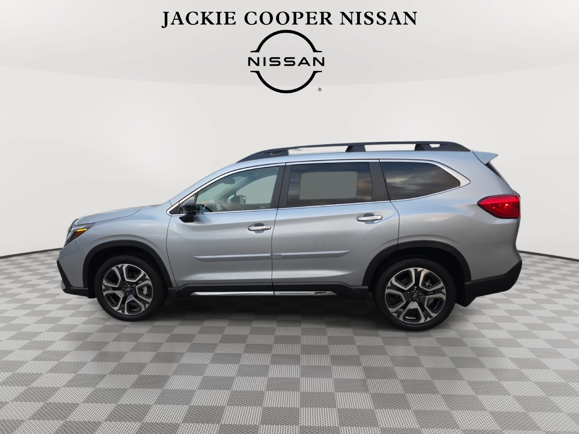 Used 2025 Subaru Ascent Touring w/ Popular Package #1 AWD/4WD image 8
